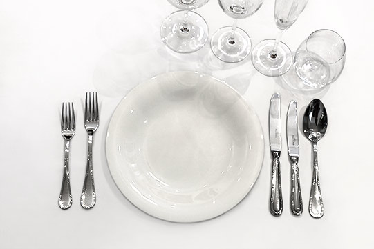 Photo shows Villa Cone Beach whiteware, glassware and cutlery from Villeroy & Boch.