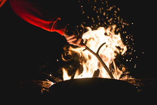 camp-fire-in-the-night.